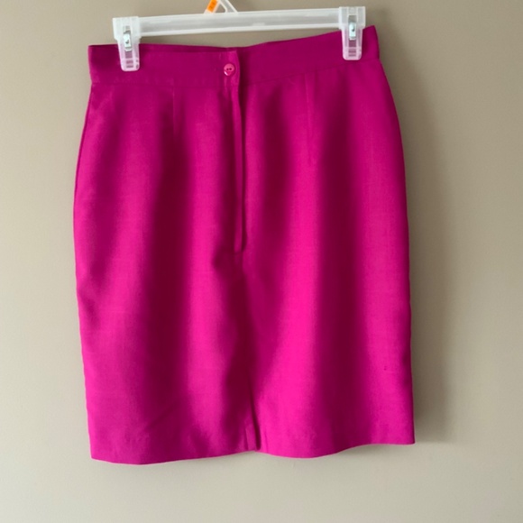 Ladies skirt - Picture 3 of 5
